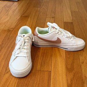 Nike Women's White and Pink Low-Top Sneakers